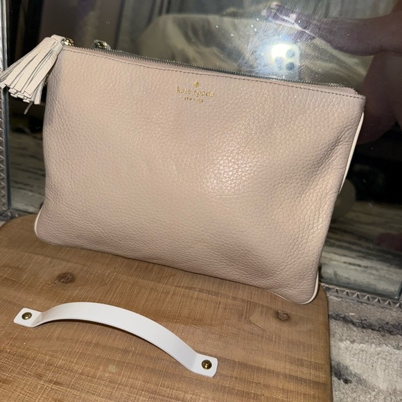 Kate Spade New York
Chester Street Gia Clutch neutral colors bone beige - Picture 7 of 11